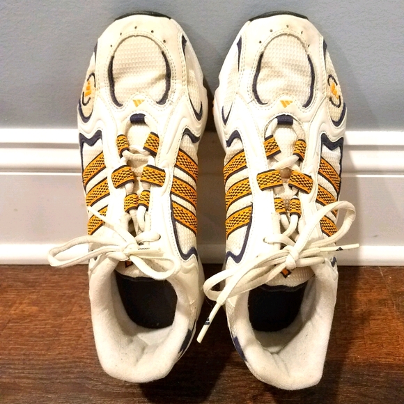 PRICE⬇️ADIDAS VINDICATORS 7.5 - Picture 6 of 14